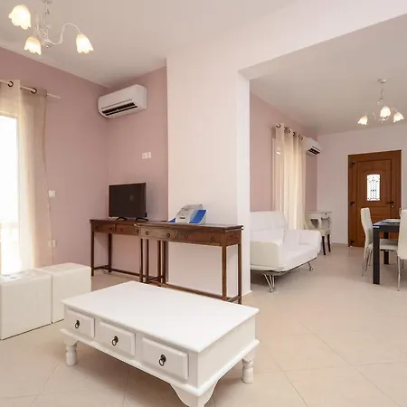 Naxos Luxury *